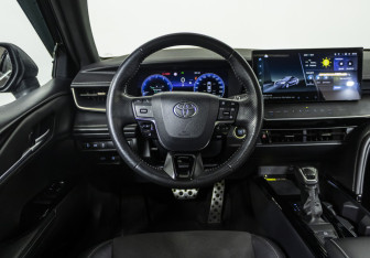 Подержанный автомобиль Toyota Camry Sedan 2024 года (10 фото)