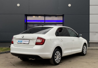 Подержанный автомобиль Skoda Rapid Liftback 2017 года (5 фото)