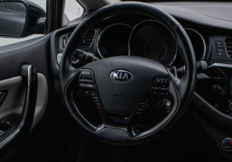 Подержанный автомобиль Kia Ceed Hatchback 2012 года (15 фото)
