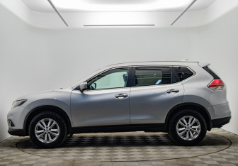 Подержанный автомобиль Nissan X-Trail 2017 года (8 фото)