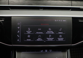 Подержанный автомобиль Audi A8 2019 года (26 фото)