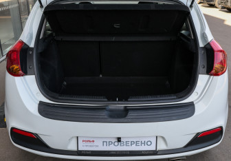 Подержанный автомобиль Kia Ceed Hatchback 2015 года (9 фото)
