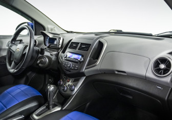 Подержанный автомобиль Chevrolet Aveo Hatchback 2013 года (9 фото)