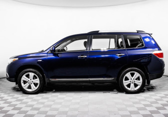 Подержанный автомобиль Toyota Highlander 2012 года (8 фото)