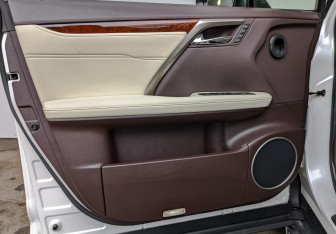 Подержанный автомобиль Lexus RX 2015 года (17 фото)