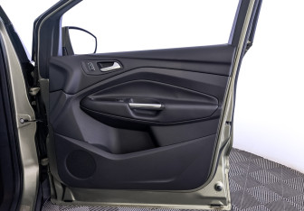 Подержанный автомобиль Ford Kuga 2013 года (24 фото)