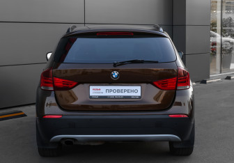 Подержанный автомобиль BMW X1 2011 года (6 фото)