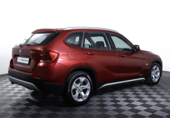 Подержанный автомобиль BMW X1 2010 года (5 фото)