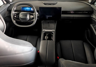 Подержанный автомобиль Omoda C7 2025 года (9 фото)