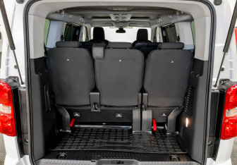 Подержанный автомобиль Peugeot Traveller 2021 года (10 фото)