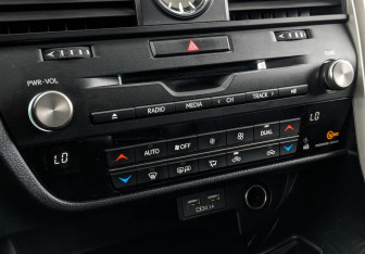 Подержанный автомобиль Lexus RX 2021 года (21 фото)