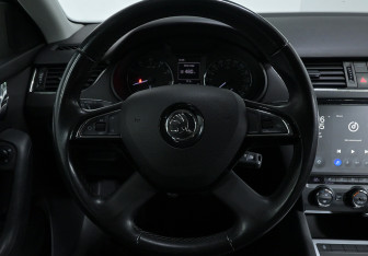 Подержанный автомобиль Skoda Octavia Liftback 2014 года (11 фото)
