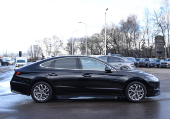 Подержанный автомобиль Hyundai Sonata 2021 года (4 фото)