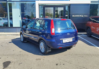 Подержанный автомобиль Ford Fusion 2011 года (7 фото)