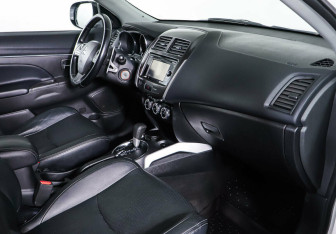 Подержанный автомобиль Mitsubishi ASX 2013 года (9 фото)