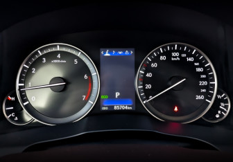 Подержанный автомобиль Lexus ES 2015 года (14 фото)