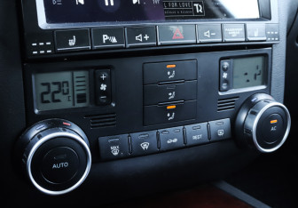 Подержанный автомобиль Volkswagen Touareg 2007 года (16 фото)