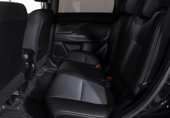 Подержанный автомобиль Mitsubishi Outlander 2016 года (15 фото)