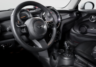 Подержанный автомобиль MINI Hatch 2021 года (14 фото)