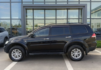 Подержанный автомобиль Mitsubishi Pajero Sport 2013 года (8 фото)