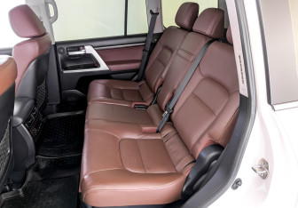 Подержанный автомобиль Toyota Land Cruiser Suv 2016 года (12 фото)