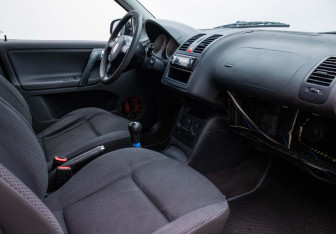 Подержанный автомобиль Volkswagen Polo Hatchback 2000 года (9 фото)