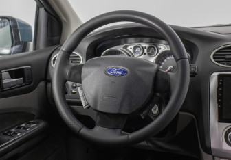 Подержанный автомобиль Ford Focus Hatchback 2009 года (15 фото)