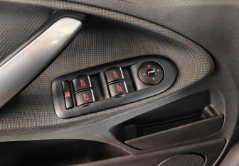 Подержанный автомобиль Ford Kuga 2011 года (15 фото)