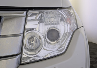 Подержанный автомобиль Mitsubishi Pajero 2015 года (11 фото)