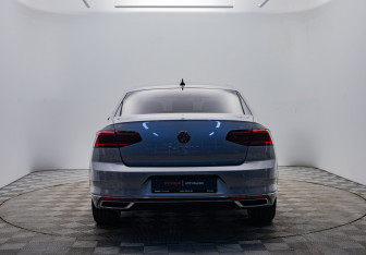 Подержанный автомобиль Volkswagen Passat Sedan 2020 года (6 фото)