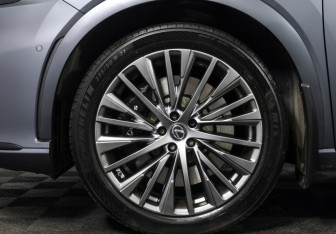 Подержанный автомобиль Lexus RX 2023 года (28 фото)