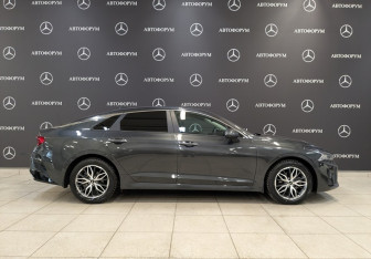 Подержанный автомобиль Kia K5 2020 года (4 фото)