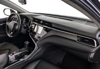 Подержанный автомобиль Toyota Camry Sedan 2020 года (13 фото)