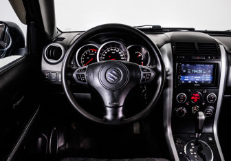 Подержанный автомобиль Suzuki Grand Vitara 2008 года (13 фото)