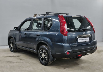 Подержанный автомобиль Nissan X-Trail 2012 года (7 фото)