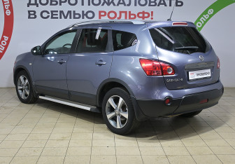Подержанный автомобиль Nissan Qashqai+2 2009 года (6 фото)