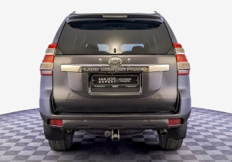 Подержанный автомобиль Toyota Land Cruiser Prado 2015 года (6 фото)
