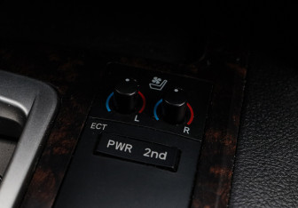 Подержанный автомобиль Toyota Land Cruiser Suv 2012 года (20 фото)