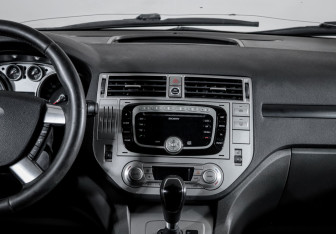 Подержанный автомобиль Ford Kuga 2010 года (13 фото)