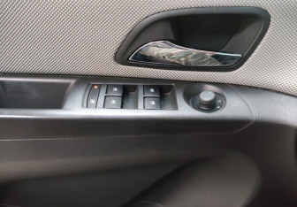 Подержанный автомобиль Chevrolet Cruze Hatchback 2012 года (19 фото)