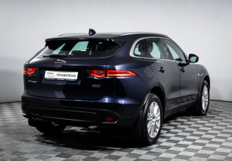 Подержанный автомобиль Jaguar F-Pace 2017 года (5 фото)