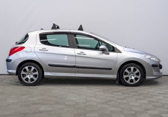 Подержанный автомобиль Peugeot 308 Hatchback 2011 года (4 фото)