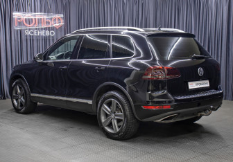 Подержанный автомобиль Volkswagen Touareg 2011 года (7 фото)