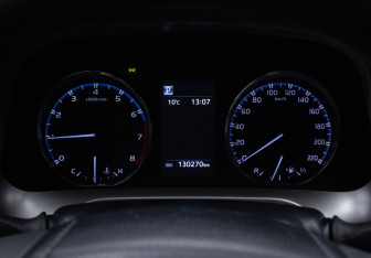 Подержанный автомобиль Toyota RAV4 2016 года (12 фото)