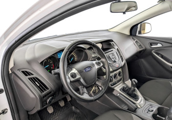 Подержанный автомобиль Ford Focus Wagon 2015 года (16 фото)