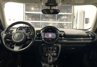 Подержанный автомобиль MINI Clubman Wagon 2021 года (11 фото)