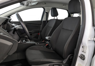 Подержанный автомобиль Ford Focus Hatchback 2018 года (20 фото)