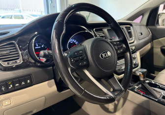 Подержанный автомобиль Kia Carnival 2018 года (14 фото)