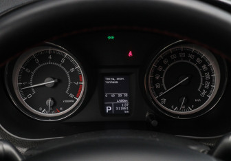 Подержанный автомобиль Suzuki Kizashi 2011 года (18 фото)