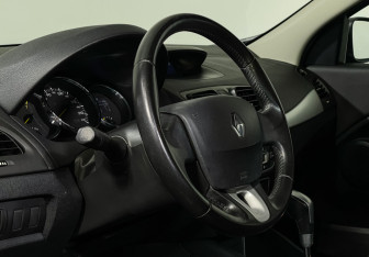 Подержанный автомобиль Renault Fluence 2012 года (13 фото)
